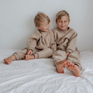 Ensemble de survêtement en molleton 100 % coton pour enfant, personnalisable avec impression ou broderie, 2 pièces, sweat à capuche et pantalon de jogging en molleton éponge - Product Image 3