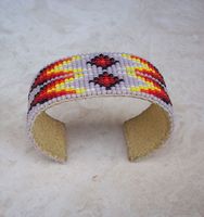 Meilleur prix de gros, bracelet à manchette tendance avec broderie et perles de verre, designs personnalisés, bijoux indiens unisexes de haute qualité, IGI