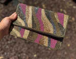 Bolso de mano de noche con cuentas, bolso bordado con cuentas y diseño único hecho a mano - Product Image 2