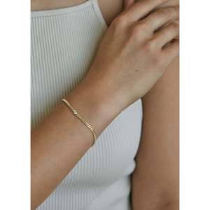 สร้อยข้อมือเพชร Petite Capri Diamond Curb Chain ดีไซน์หรูหราและสง่างาม สร้อยข้อมือและกำไลเพชร - Product Image 2