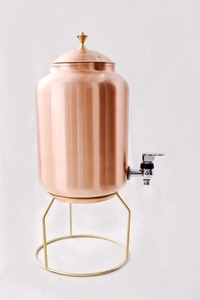 Pot refroidisseur d'eau en cuivre de grande capacité avec poignée durable et bec verseur facile pour une hydratation saine au quotidien - Product Image 3