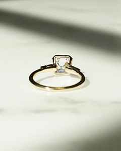 Juego de bisel 1,94 Ct Asscher Cut Moissanite Diamond Anillo de compromiso para mujer Elegante anillo solitario de inspiración vintage en oro sólido - Product Image 2