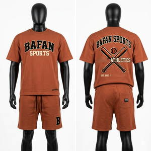 Conjunto de camiseta y pantalones cortos de algodón GSM premium para hombre, color rosa suave, estilo streetwear, con estampado en relieve, parche de goma, logotipo personalizado, conjunto de 2 piezas para hombre - Product Image 4