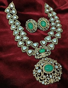 Ensemble de collier et boucles d'oreilles en or plaqué antique de style indien, bijoux de mariée pour mariage et fête - Product Image 1