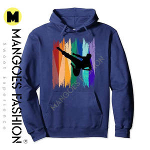 Offrez un sweat à capuche de karaté - Tenue idéale pour les athlètes des arts martiaux et les karatéistes, parfait pour les amateurs de sport - Product Image 2