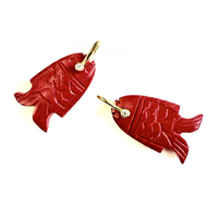Pendentif en forme de poisson sculpté à la main en corail rouge Pendentif incrusté de pierres précieuses en argent sterling 925 plaqué or Bijoux en pierres précieuses en vrac