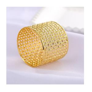 Hermosos anillos de servilleta de metal dorado y marfil, anillos de servilleta tallados en dorado y marfil para bodas y ocasiones especiales. - Product Image 1