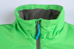 Chaqueta Cortavientos Gruesa Impermeable y Ecológica para Hombre, Chaqueta Cortavientos de Tejido Softshell con Apliques Impresos Personalizados y Cuello Alto - Product Image 4