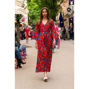 Vestido Maxi Bohemio Rojo con Estampado Floral, Mangas Abullonadas y Aberturas Laterales - Product Image 1