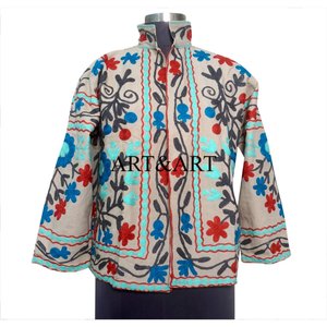 Chaqueta Acolchada de Algodón 100% Bordada a Mano Estilo Suzani Vintage, Cuello Alto, Bordado Floral, Mangas Completas, Talla Regular - Product Image 1