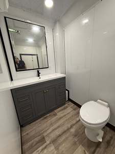 Magnifique salle de bain mobile blanche à 2 postes + LIVRAISON GRATUITE POUR TOUTES LES PERSONNES - Product Image 3