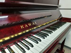 เปียโนอะคูสติกสีแดงไวน์รุ่น Top Japan Kawai KL53K สำหรับโรงเรียนดนตรี สตูดิโอ เปียโนตั้งพื้น ขายทั่วโลก คุณภาพเสียงยอดเยี่ยม - Product Image 2