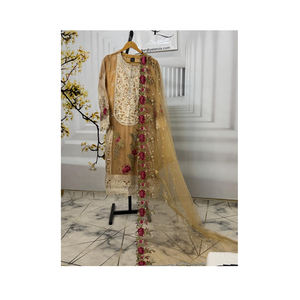 Vestidos de fiesta paquistaníes con bordado pesado de lujo, ropa de diseñador de calidad superior, vestidos elegantes paquistaníes de las mejores marcas para mujer - Product Image 1