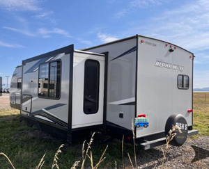 Disponibles para Envío Inmediato: Remolques de Viaje Usados y Económicos Cherokee Alpha Wolf 26RK-2022 - Product Image 1