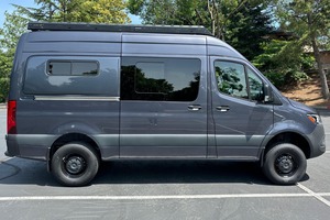 Mercedes-Benz Sprinter 2500 4x4 Premium Usado del 2022 - Product Image 2