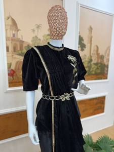 ชุดส่าหรีปักลายดีไซเนอร์ขายดี ความยาวคลุมพื้น พร้อมเสื้อและกระโปรงเข้าชุด สไตล์บอลลีวูด สำหรับงานแต่งงาน งานเลี้ยงฉลองสมรส จากโรงงาน - Product Image 3