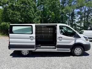 Listo para Enviar: Ford Transit Cargo 250 2025, Techo Bajo, Tracción Trasera, 3 Años de Garantía, Usado - Product Image 2