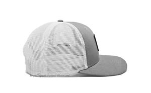 Gorra deportiva de 6 paneles hecha en Vietnam con logotipo de parche de cuero, gorra de camionero de malla blanca cómoda estructurada, hecha en Vietnam - Product Image 4