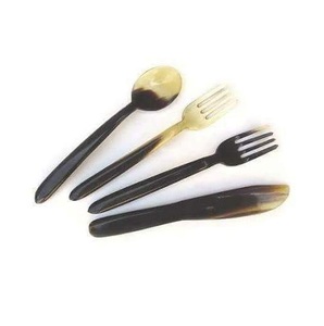 Auténtico juego de cucharas de cuerno hechas a mano con técnicas sostenibles perfectas para cocinas y regalos conscientes - Product Image 5