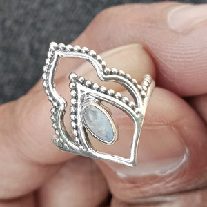 Venta al por mayor indio hecho a mano 925 plata esterlina Arco Iris piedra lunar anillo de piedras preciosas para niñas y mujeres para regalo de cumpleaños - Product Image 3