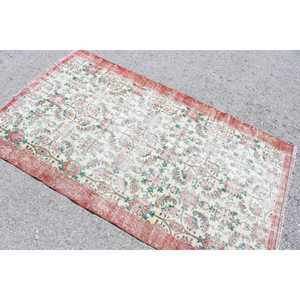 Tapis turc vintage, tapis de 3,8 x 6,3 pieds, tapis à imprimé animalier avec accents rouges - Product Image 4