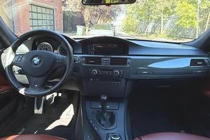 BMW M3 berline 2010 d'occasion, mise en valeur du conducteur, EliteControl, PerformanceLegend, PowerSedan, à vendre - Product Image 5