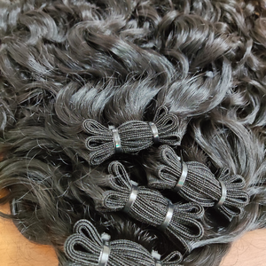 Vente en gros de 100% cheveux vierges naturels cuticule du temple indien brut pour trame de génie cheveux humains bouclés ondulés droits avec extrémités dessinées simples - Product Image 1