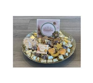 Plat à chocolat au design moderne et épuré, en métal de qualité supérieure, pour servir des dattes et du chocolat, à un prix attractif. - Product Image 4