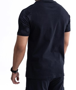 Ensemble t-shirt et short de haute qualité pour hommes, confortable et élégant pour toutes les occasions, col rond, manches courtes, couleur noire. - Product Image 2