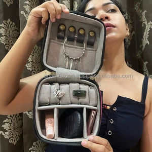 Joyero de cuero de vaca con pelo de estilo occidental hecho a mano, bonito, de viaje, esencial, almacenamiento mínimo - Product Image 5