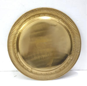 Bandeja Redonda de Metal Dorado para Decoración del Hogar y Diseño Elegante para Fiestas Navideñas en el Hogar y la Cocina - Product Image 4