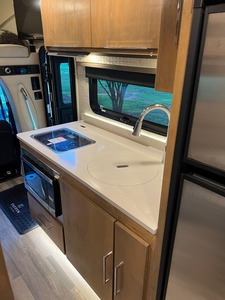 Autocaravana USADA Sprinter 4500 Tiffin Wayfarer 25QW 2020, Motor Turbodiésel V6, Altamente Equipada con Bajo Kilometraje - Product Image 6