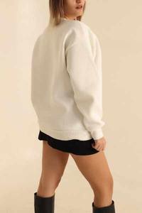 Sweat-shirt à logo personnalisé pour femmes, pull confortable pour l'automne et l'hiver dans différents styles avec logo sur le devant - Product Image 6