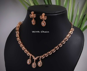 Ensemble collier et boucles d'oreilles plaqué or rose élégant, avec pendentif goutte en oxyde de zirconium de qualité supérieure et chaîne, style classique pour mariage - Product Image 2