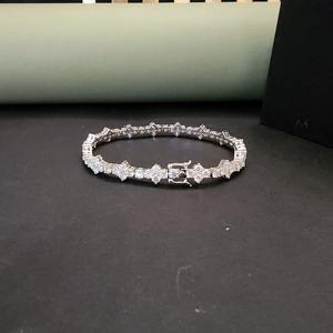 Pulsera de moda con diamantes de corte redondo, pulsera de oro blanco sólido de 18kt para cada ocasión - Product Image 2