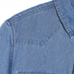 Venta al por mayor de camisas de mezclilla suaves informales con logotipo personalizado para hombres chaqueta de mezclilla de manga larga transpirable azul sostenible - Product Image 5