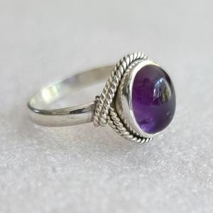 Anillo de Compromiso Clásico de Plata de Ley 925 con Corte Ovalado de Amatista Morada en Engaste de Bisel, Diseño de Joyería Elegante para Aniversario de Bodas - Product Image 2