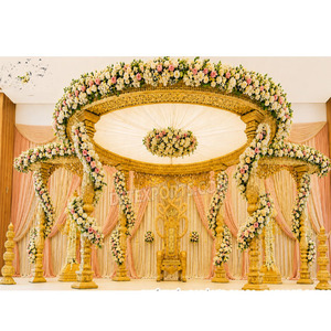 Elegante Mandap de seis pilares de madera a precios de mayorista, Mandaps redondos tradicionales, Impresionante Mandap redondo dorado para bodas tamiles - Product Image 1