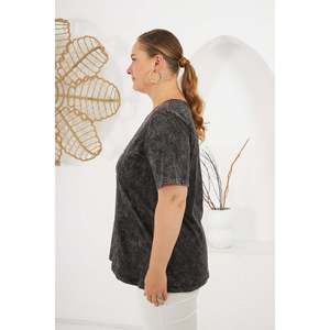 เสื้อยืดคอตตอนย้อมสีแอนทราไซต์ RMG Plus Size สำหรับผู้หญิง เสื้อทรงโอเวอร์ไซส์สวมใส่สบาย คอกลม - Product Image 3
