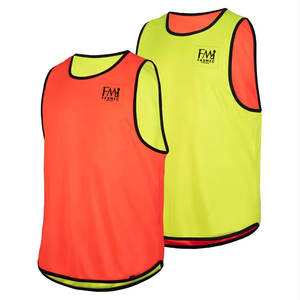 Bon prix bavoirs de sport vêtements d'entraînement de football double face avec conception personnalisée bavoirs réversibles fabriqués au Pakistan - Product Image 1