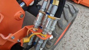 รถแทรกเตอร์ L3560 2013 Kubota-37แรงม้าดีเซล-รถแทรกเตอร์อเนกประสงค์ขนาดกะทัดรัด-อุปกรณ์ส่งแบบไฮโดรสแตติกสำหรับฟาร์มและทรัพย์สิน - Product Image 5