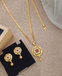 Collar chapado en oro de alta calidad para novias y amantes de la moda disponible a los mejores precios de la India - Product Image 3