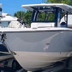 Bateau de pêche en haute mer Robalo R300 de luxe à console centrale de 30 pieds (2025), durable, utilitaire sportif, propulsion à jet, 300 CV + remorque - Product Image 1