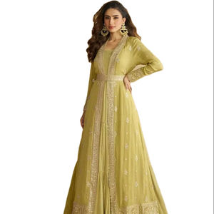 Dernier modèle de Salwar Kameez de créateur en tissu de soie Chinon lourd à 3 couches avec broderie et travail de sequins, accompagné d'une étole, collection 2026 SIE - Product Image 1