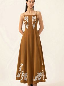 เดรสยาวสไตล์โบฮีเมียนวินเทจสำหรับผู้หญิง ปักลายสวยงาม แขนสั้น สไตล์ชาวนา ลำลอง เหมาะสำหรับวันพักผ่อนที่ชายหาด ผ้าฝ้ายธรรมชาติ 100% - Product Image 4