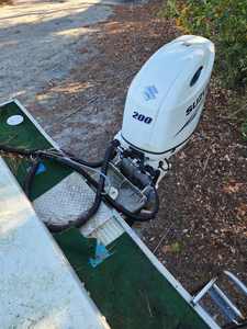 Motor Fuera de Borda DF200 de 4 Tiempos y 6 Cilindros, Año 2016, para Uso Marino, Combustible de Gasolina, Arranque Manual, Nuevo y Usado - Product Image 2