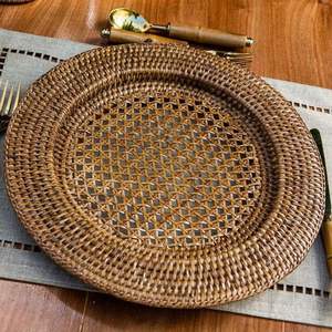 Assiette en rotin fonctionnelle de grande taille adaptée au service des collations aux fruits, du pain et des présentoirs de nourriture décoratifs - Product Image 6