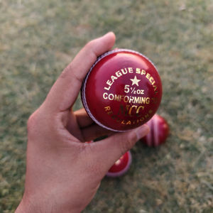 Ballon de cricket artisanal de haute qualité rouge, 4 pièces - Product Image 1