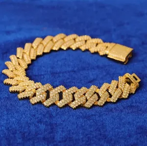 Exclusiva pulsera cubana de hip hop para hombre en oro amarillo de 14kt adornada con diamante de corte brillante redondo cultivado en laboratorio con claridad VVS - Product Image 2