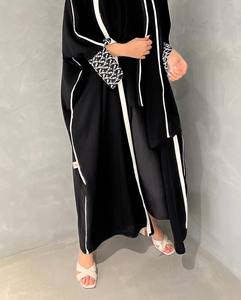 Abaya en soie noire XXL faite à la main, magnifique broderie blanche, manches longues, anti-plis, robe de prière musulmane traditionnelle pour adultes - Product Image 3